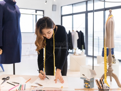 Куда поступить после 9 класса в Алматы? Выбирай модную профессию — «Модельер-конструктор одежды»!